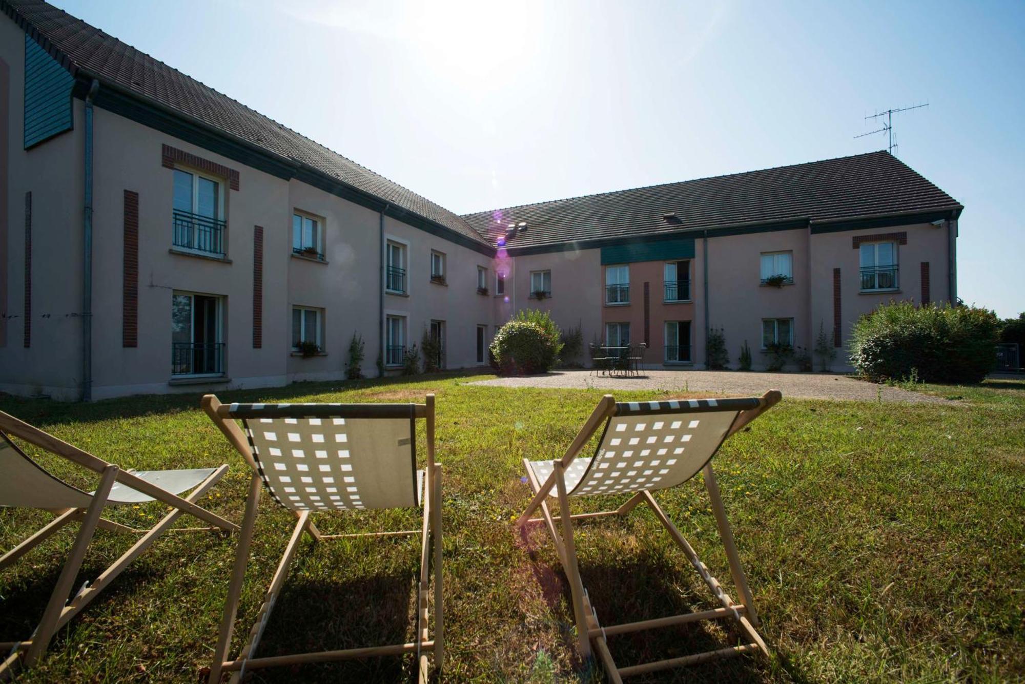 Brit Hotel Du Perche Nogent-le-Rotrou Exterior foto